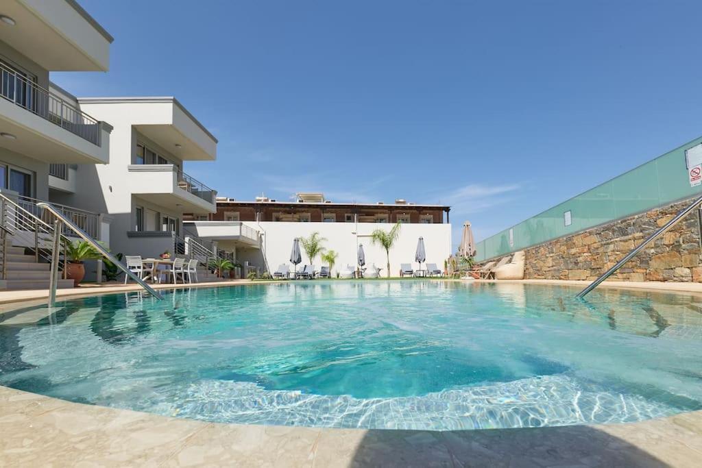 Superior Family Apartment W/Pool Dining Area Stavromenos Eksteriør bilde